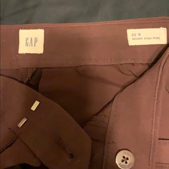 Gap Skinny High Rise in Merlot color - Picture 2 of 3